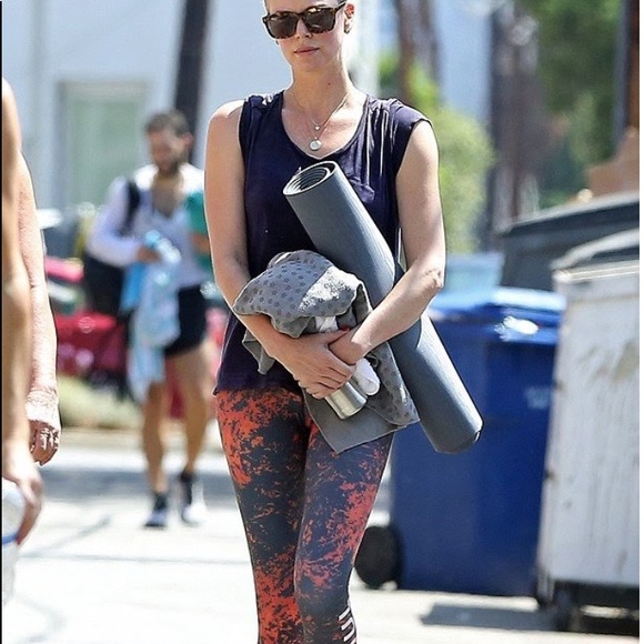 Soulcycle paint splattered capris - Picture 2 of 8